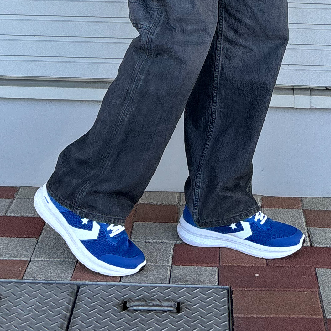 コンバースハンズフリーシューズデイスタースリットスラッド2026春夏新色ブルー着用写真