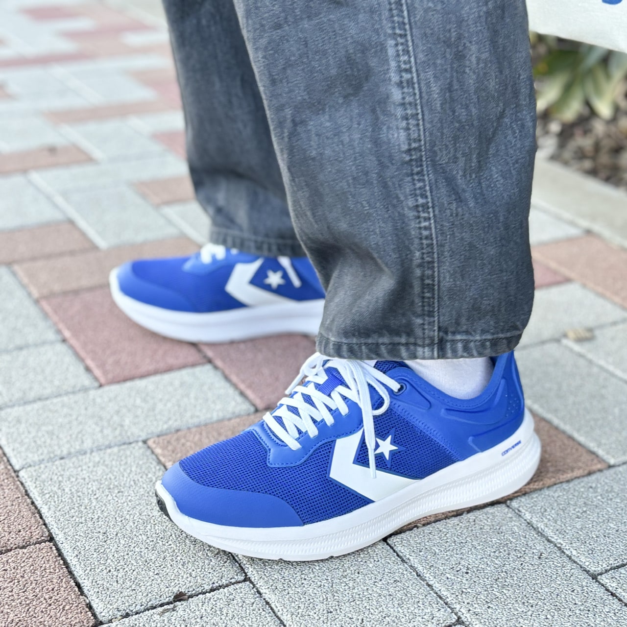 コンバースハンズフリーシューズデイスタースリットスラッド2026春夏新色ブルー着用写真