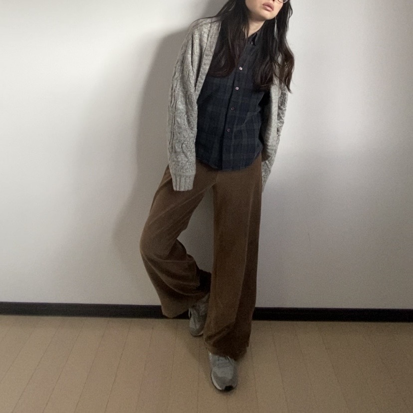 カーデ　シャツ　コーデ