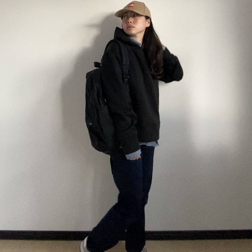 パーカー　キャップ　コーデ