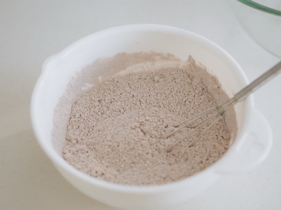 蒸しパンの作業工程。粉類