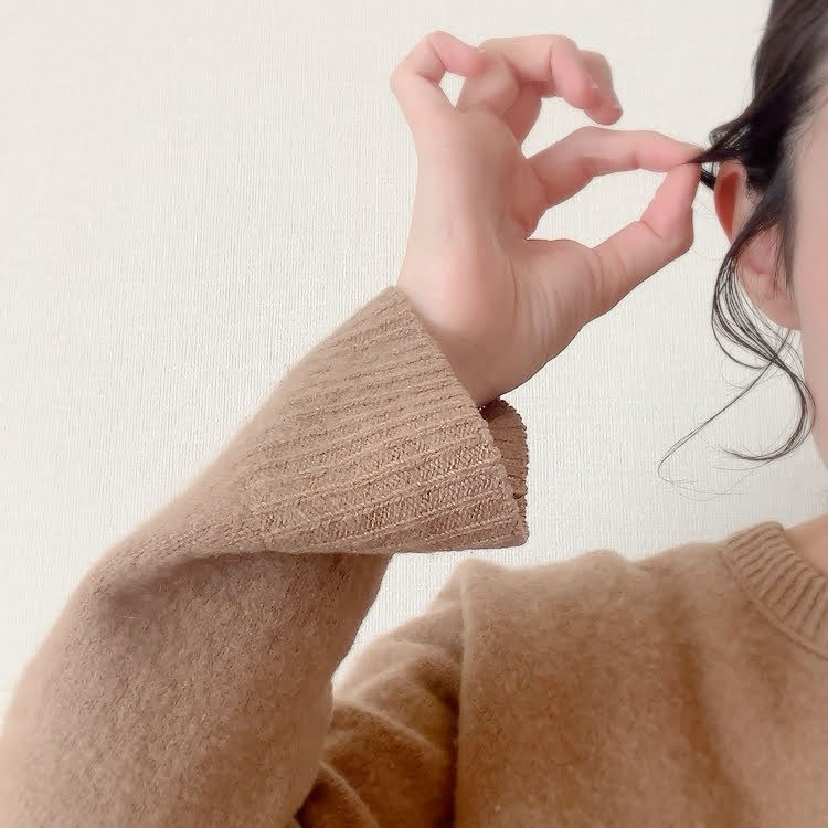 耳上の髪も引き出す