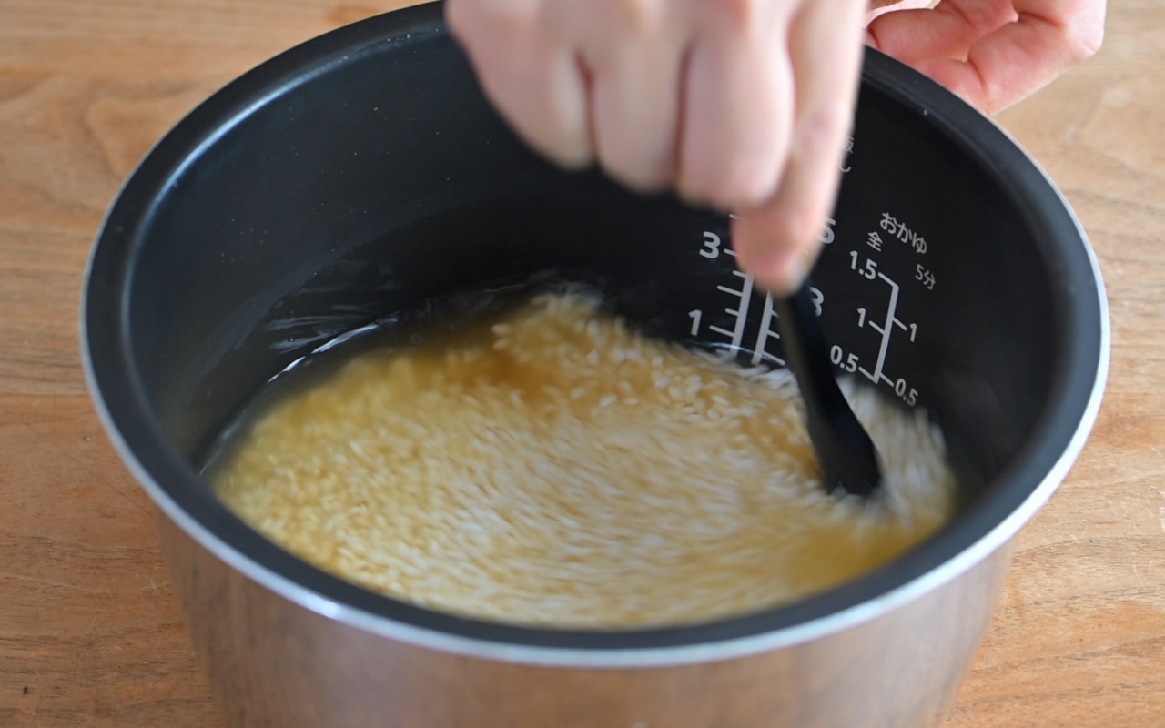 ①にしょうゆ、塩、みりんを加えてよく混ぜ、