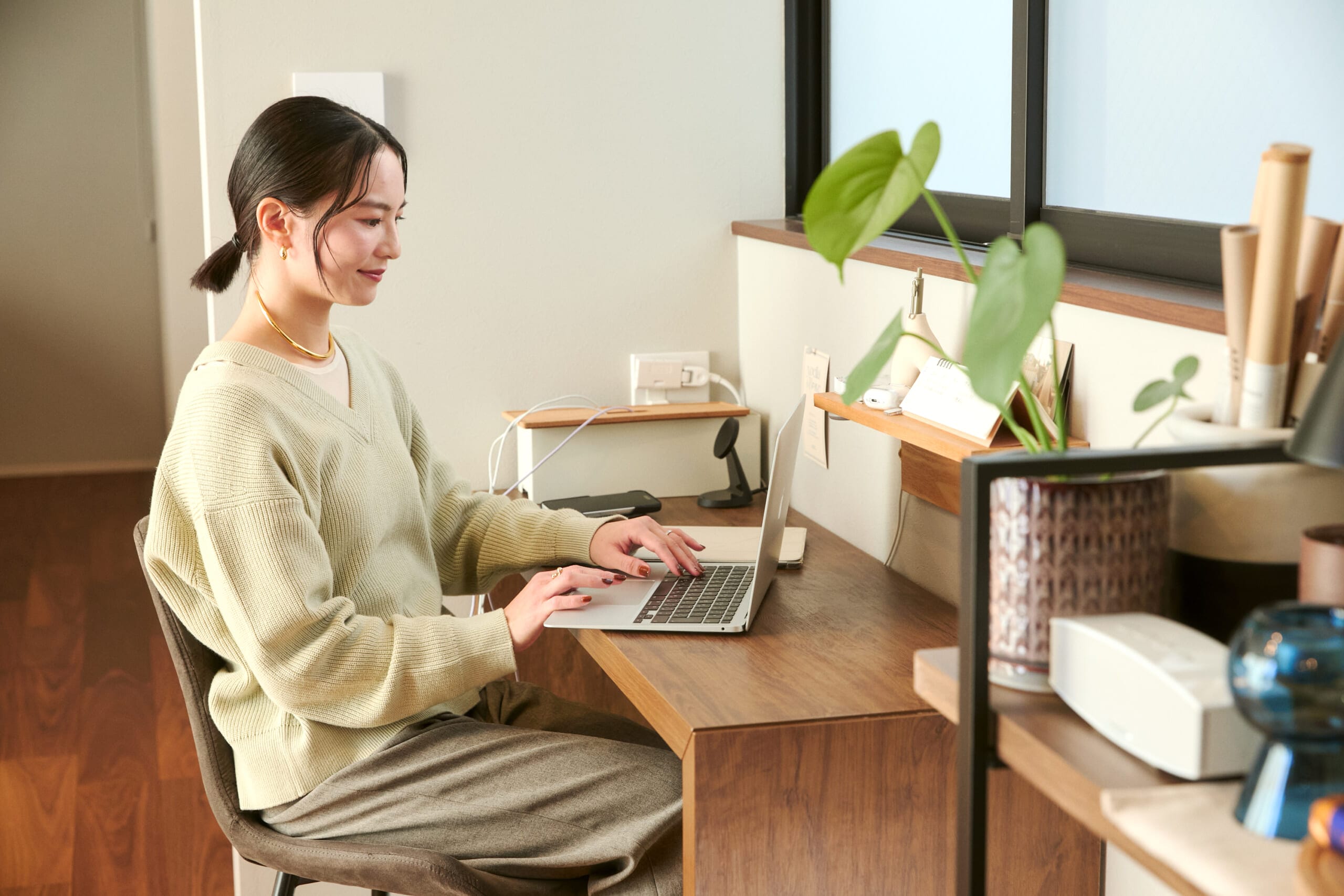 齋田 萌さんが趣味の動画編集をしているところ