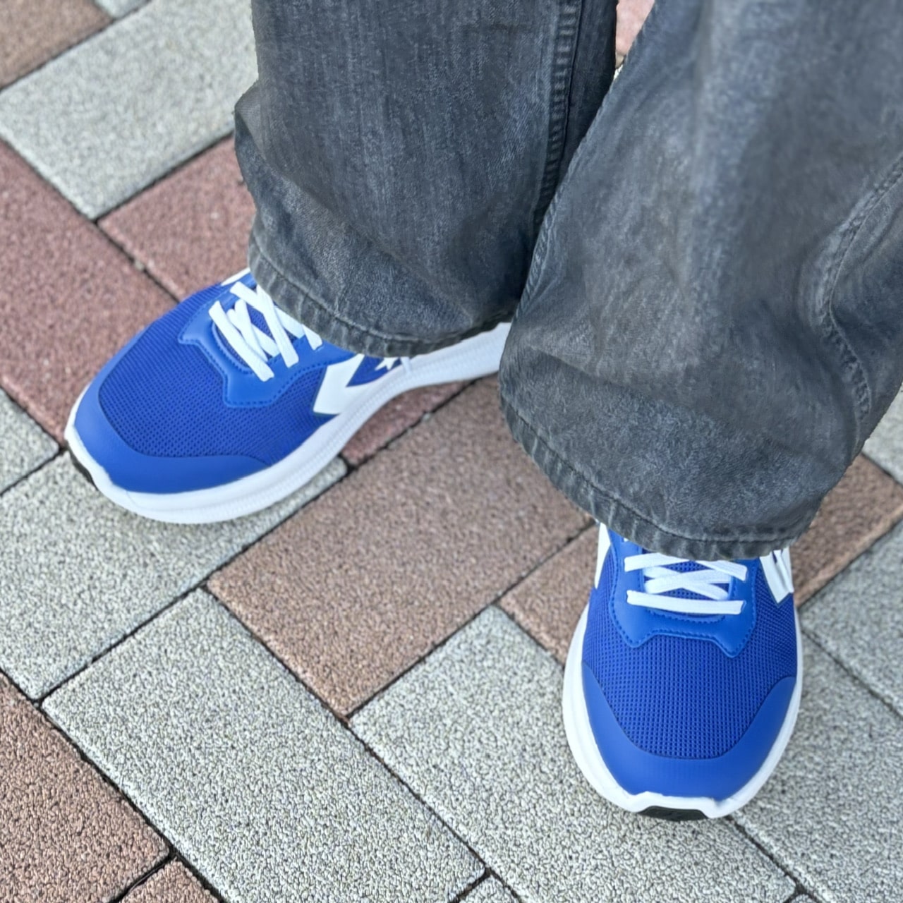 コンバースハンズフリーシューズデイスタースリットスラッド2026春夏新色ブルー着用写真