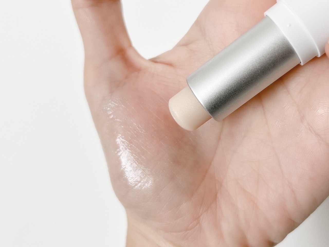 ByUR　セラムフィット ボリューミング グロースティック　00パールのスウォッチ