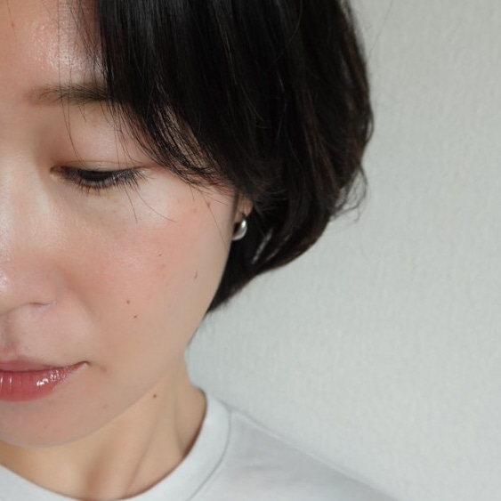 hana by hince メルティンググロウチークバームとウォーターグラスティントでメイク