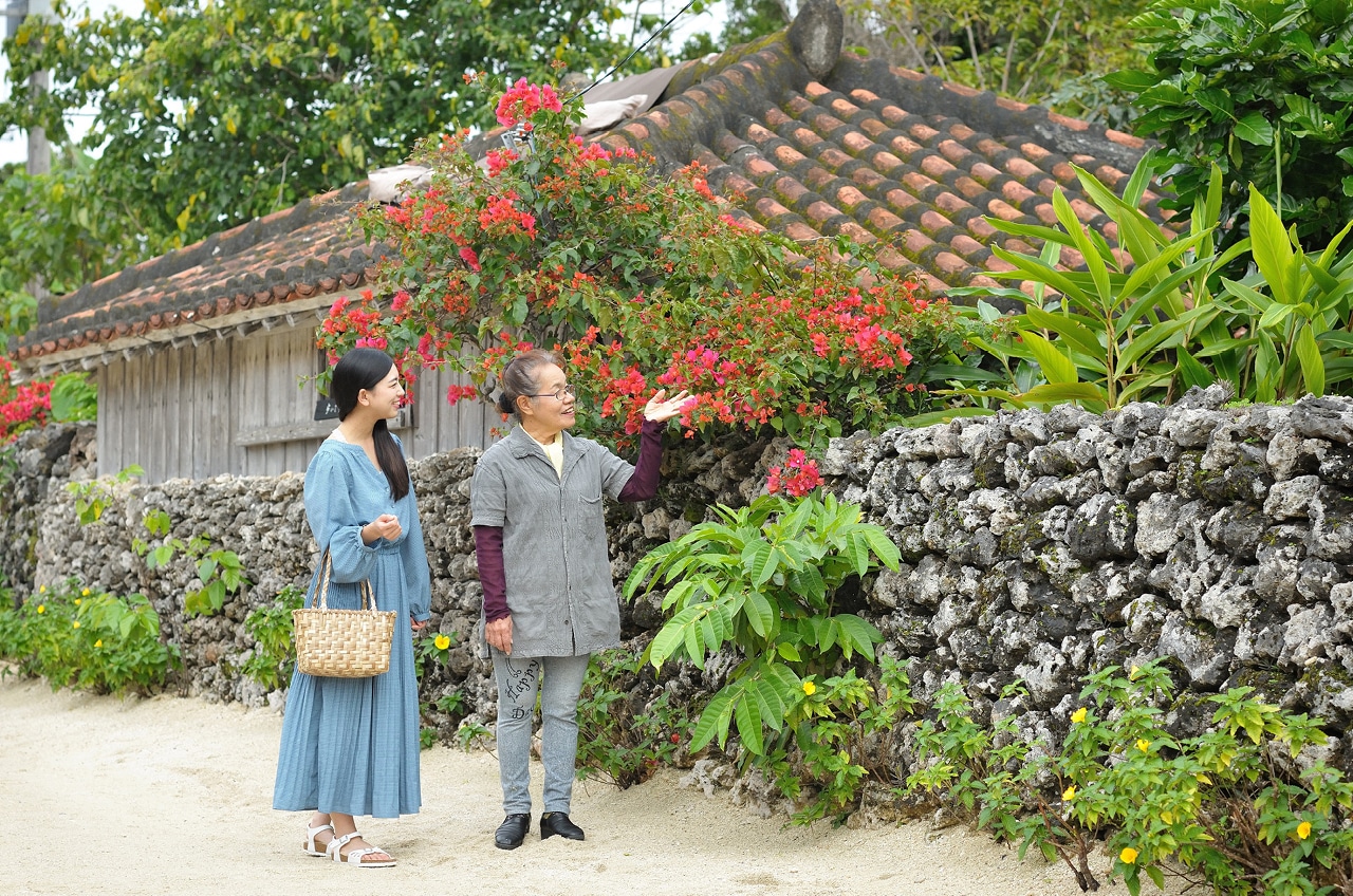 土地の自然や文化を体験するアクティビティに参加したり、内省の時間を過ごす