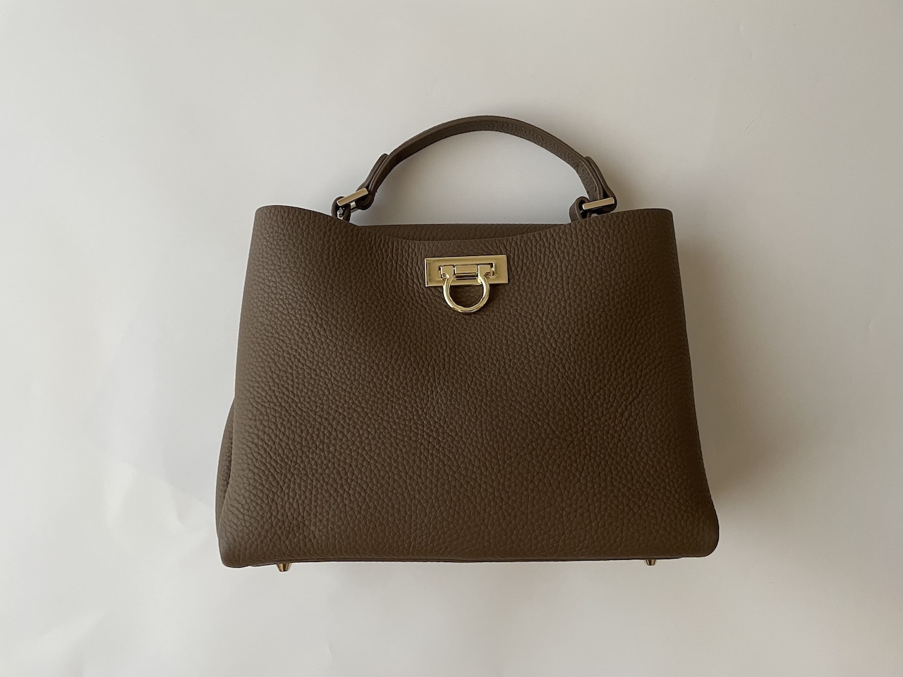 LEE100人隊 No.079 yunさん　ヘイニのベージュバッグ