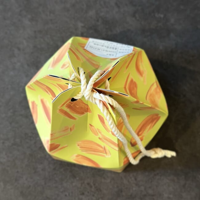 麻布台ヒルズ店限定 「DELI’MMO（デリーモ）」の焼きたてフィナンシェ