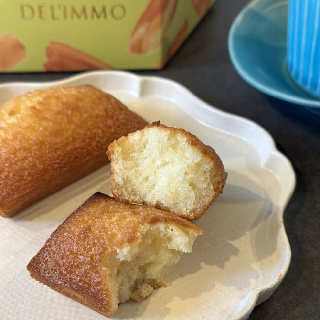 麻布台ヒルズ店限定 「DELI’MMO（デリーモ）」の焼きたてフィナンシェ