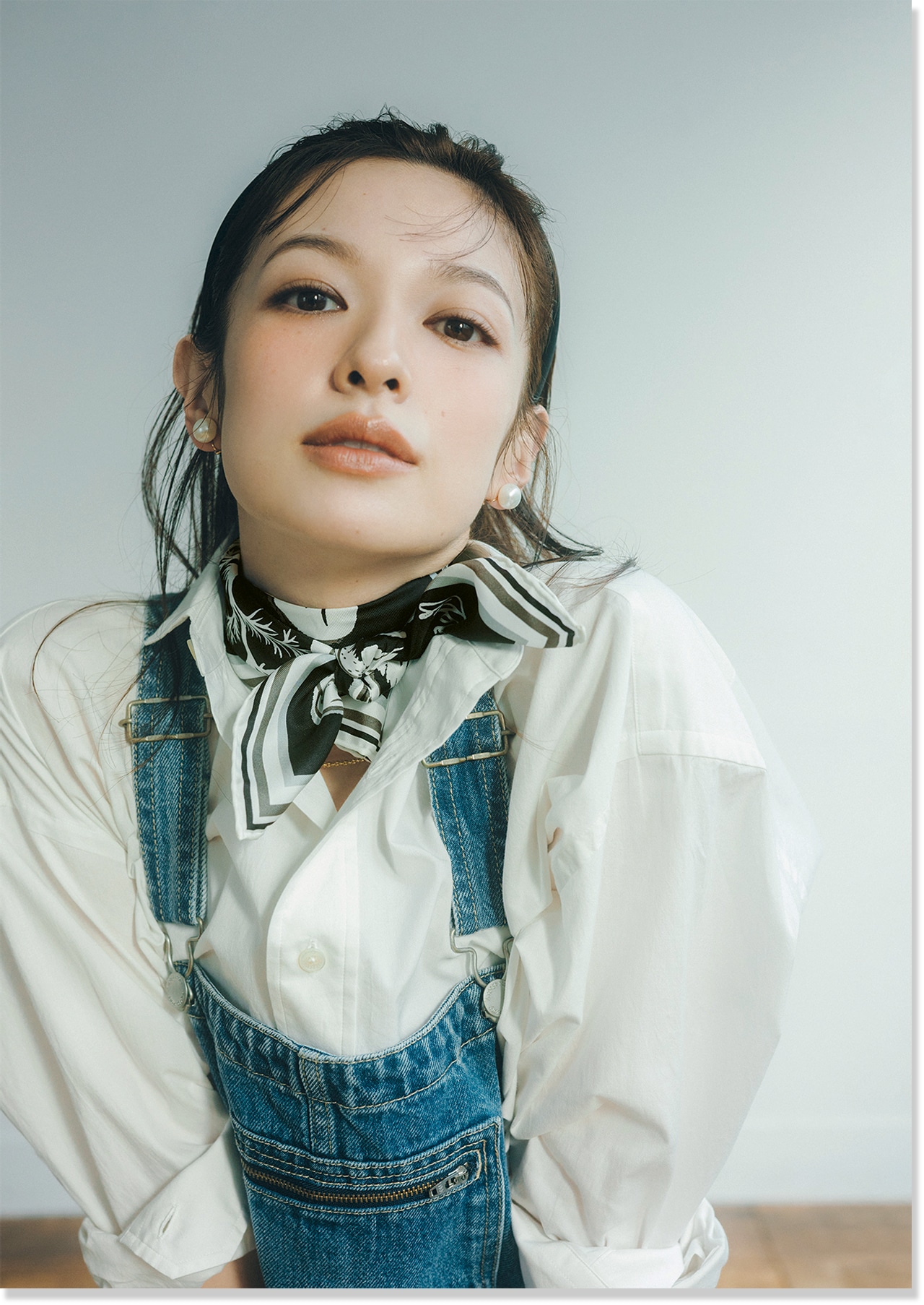 2026LEE3月号『カジュアル派のなんかラフすぎ？問題簡単解決！！』のスカーフコーデ