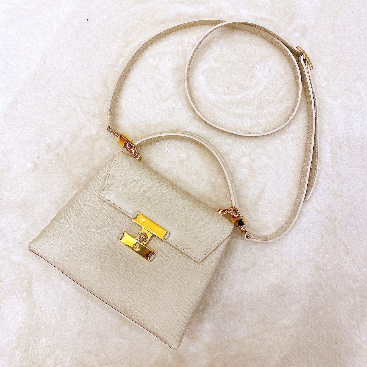 LEE100人隊 No.080 くるみさん　カルボッティの白バッグ