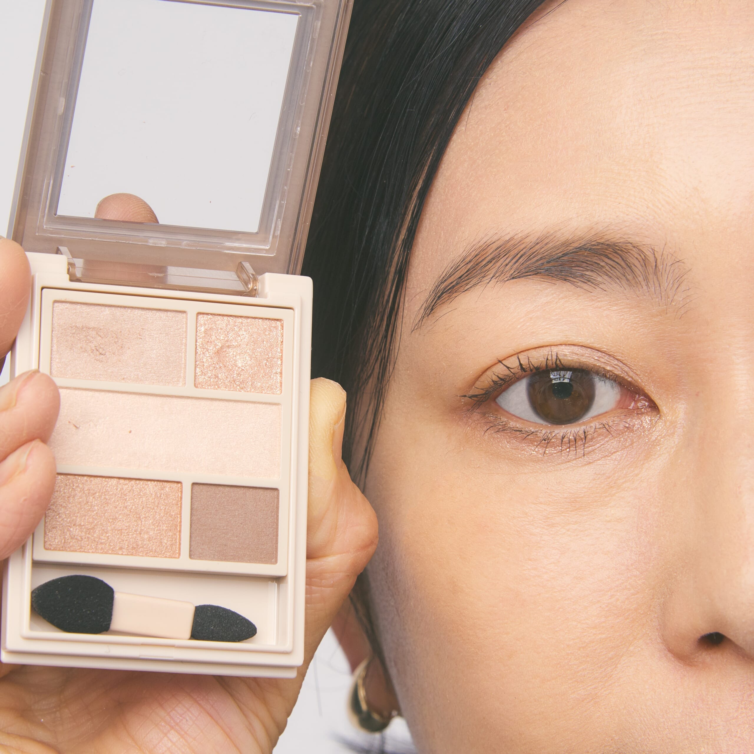 ダブル ムード アイズ【BE-7 ベージュムード】を使用