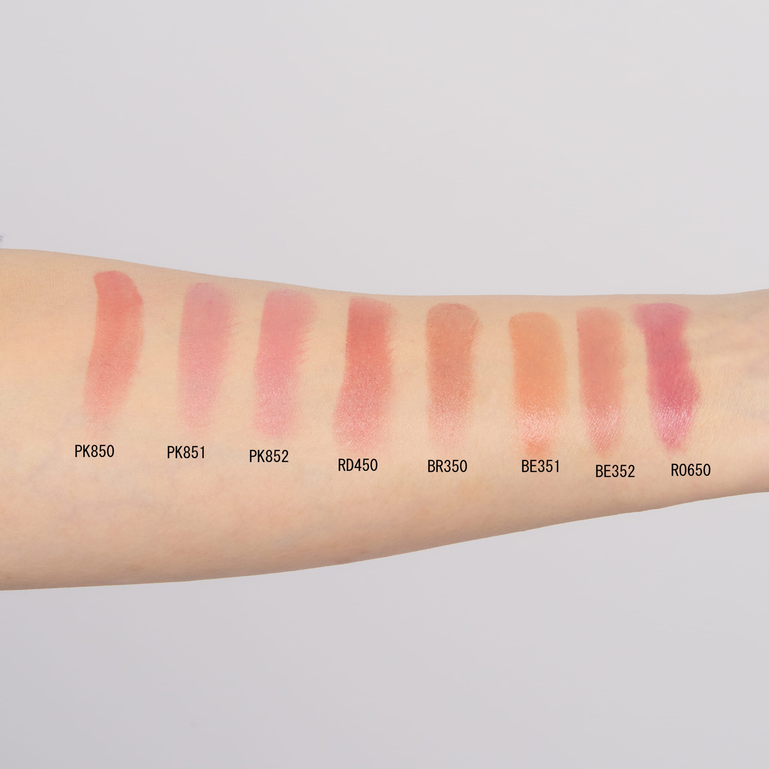 ネンマクフェイク ルージュⅡの8色を腕にスウォッチ