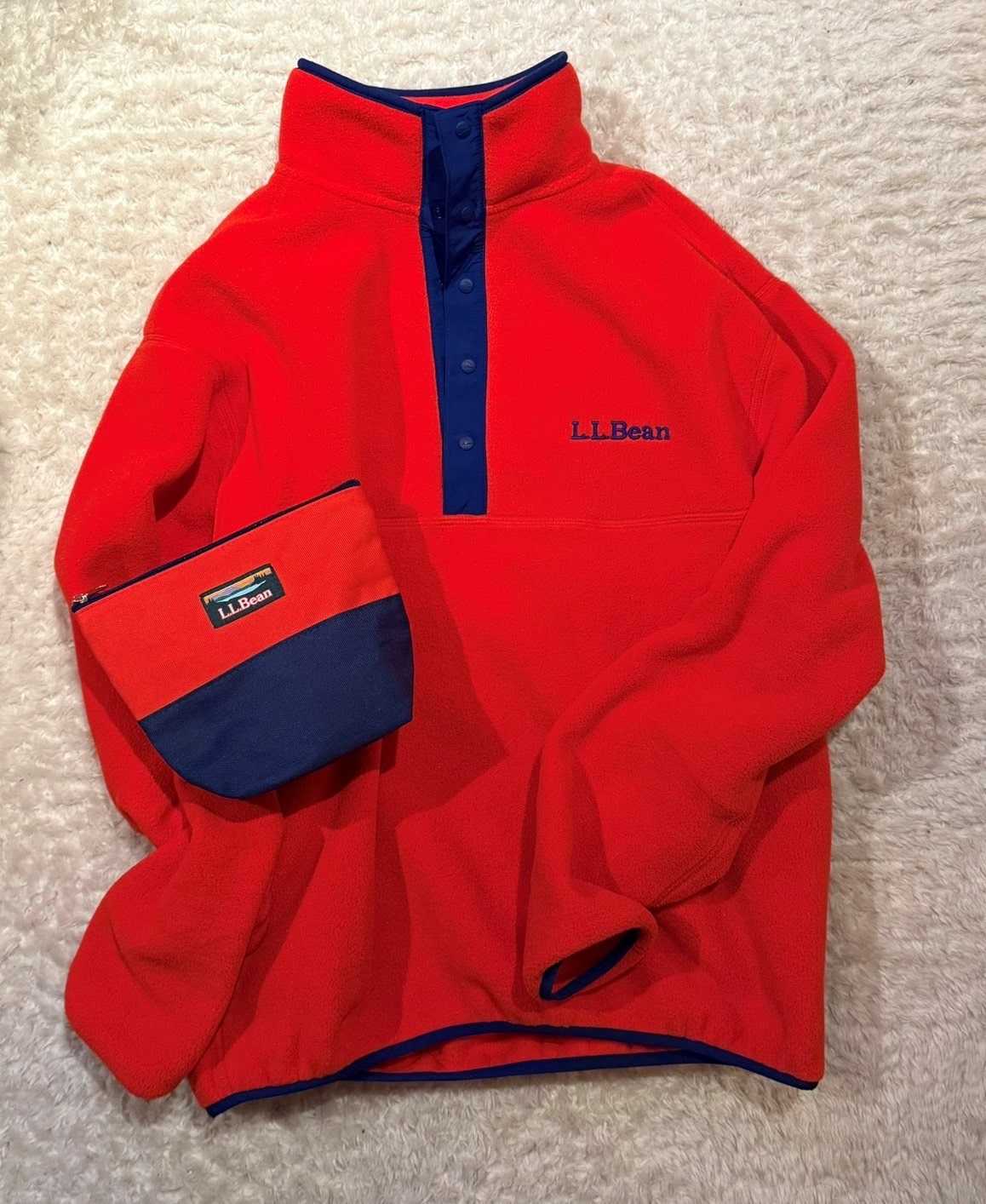 L.L.Bean ビーンズ・クラシック・フリース・プルオーバー　スタイリスト徳永千夏さん紹介 LEE2025年10月号付録ポーチと一緒に撮影