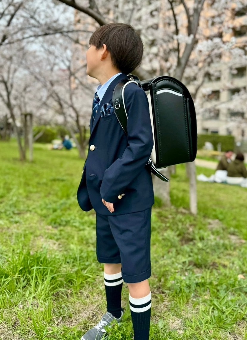 男の子の小学校入学式コーデ　「ユナイテッドアローズ グリーンレーベル リラクシング」のスーツ