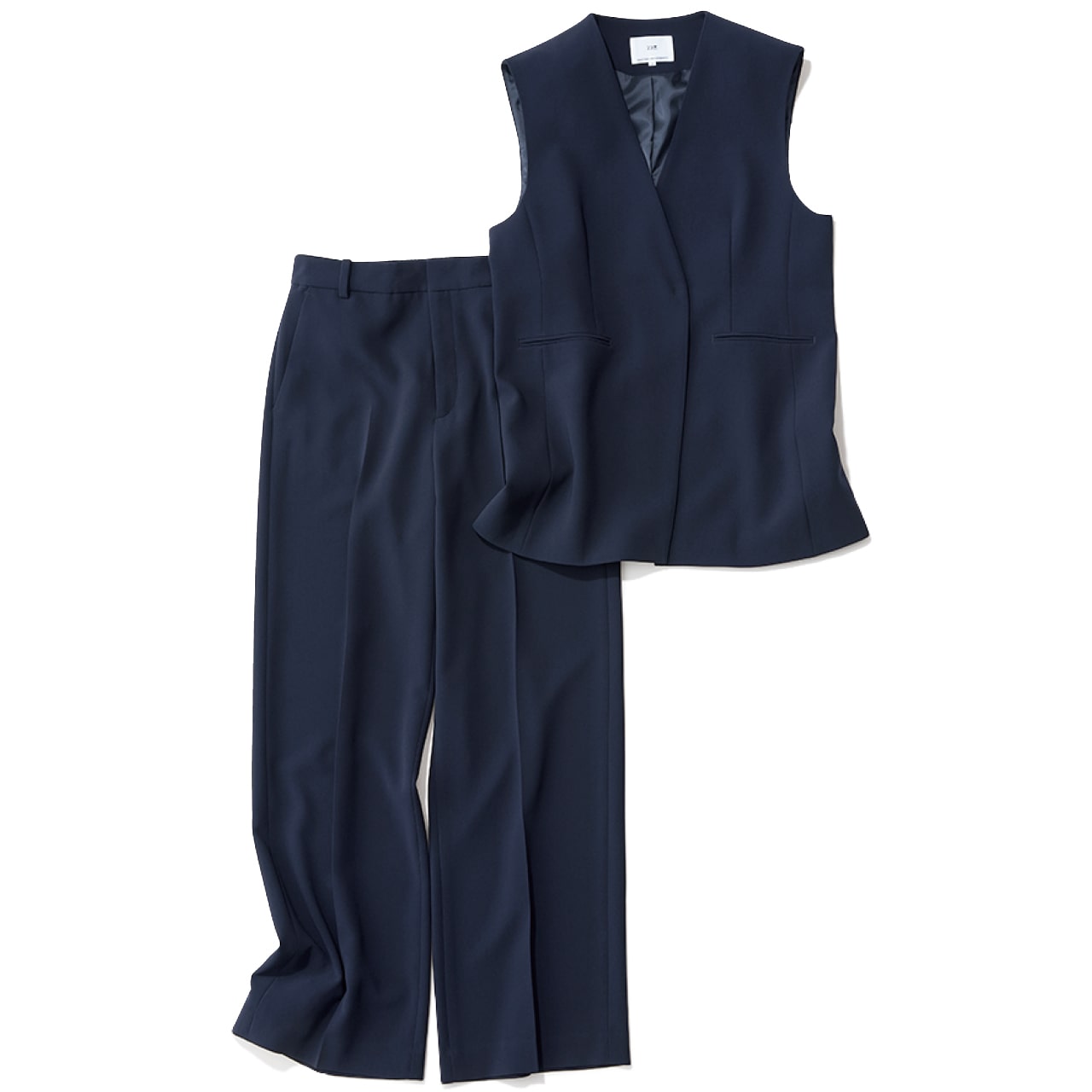 ジレ￥32890・パンツ￥24200／オンワード樫山 お客様相談室（23区）