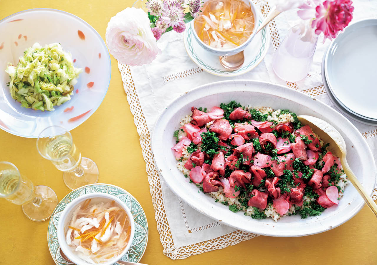 しゃれた具材や香りに歓声が上がる女子ウケちらし