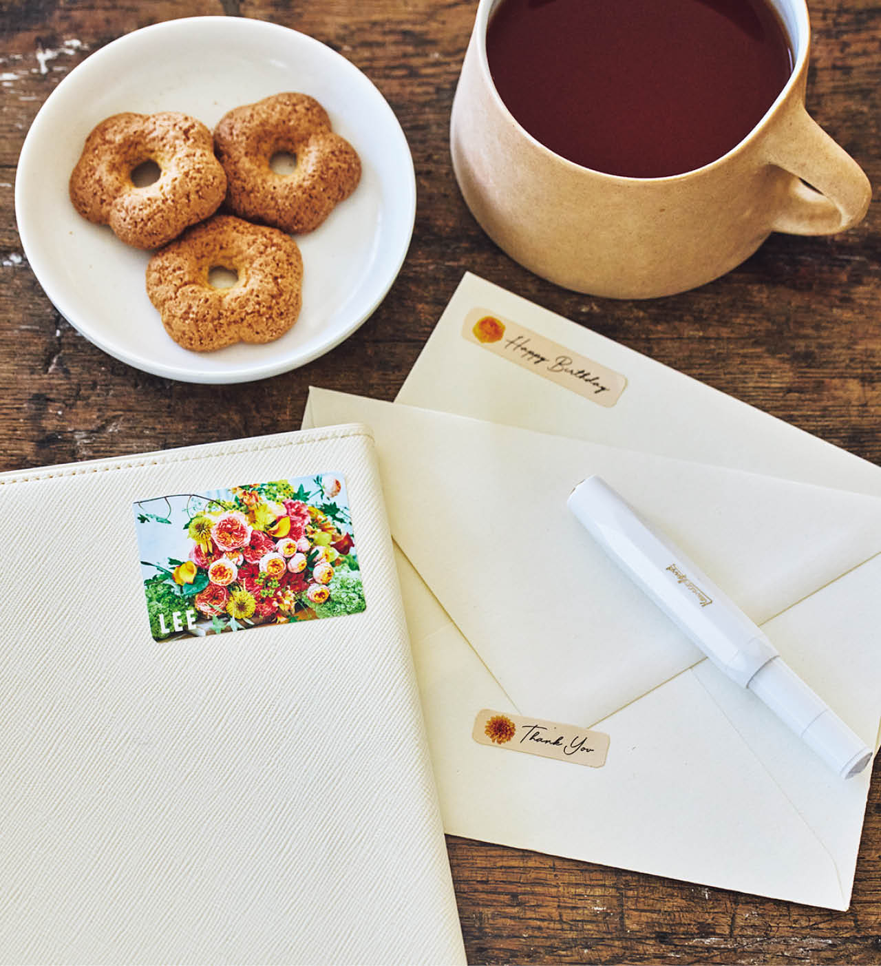 2.手紙やカード、手帳にも。メッセージ付きシールも2種