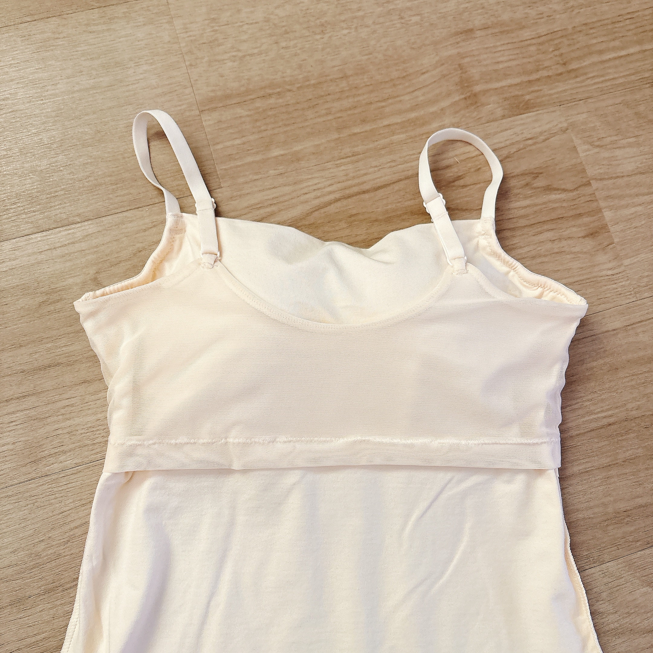 スタイリッシュ綿混ブラキャミ