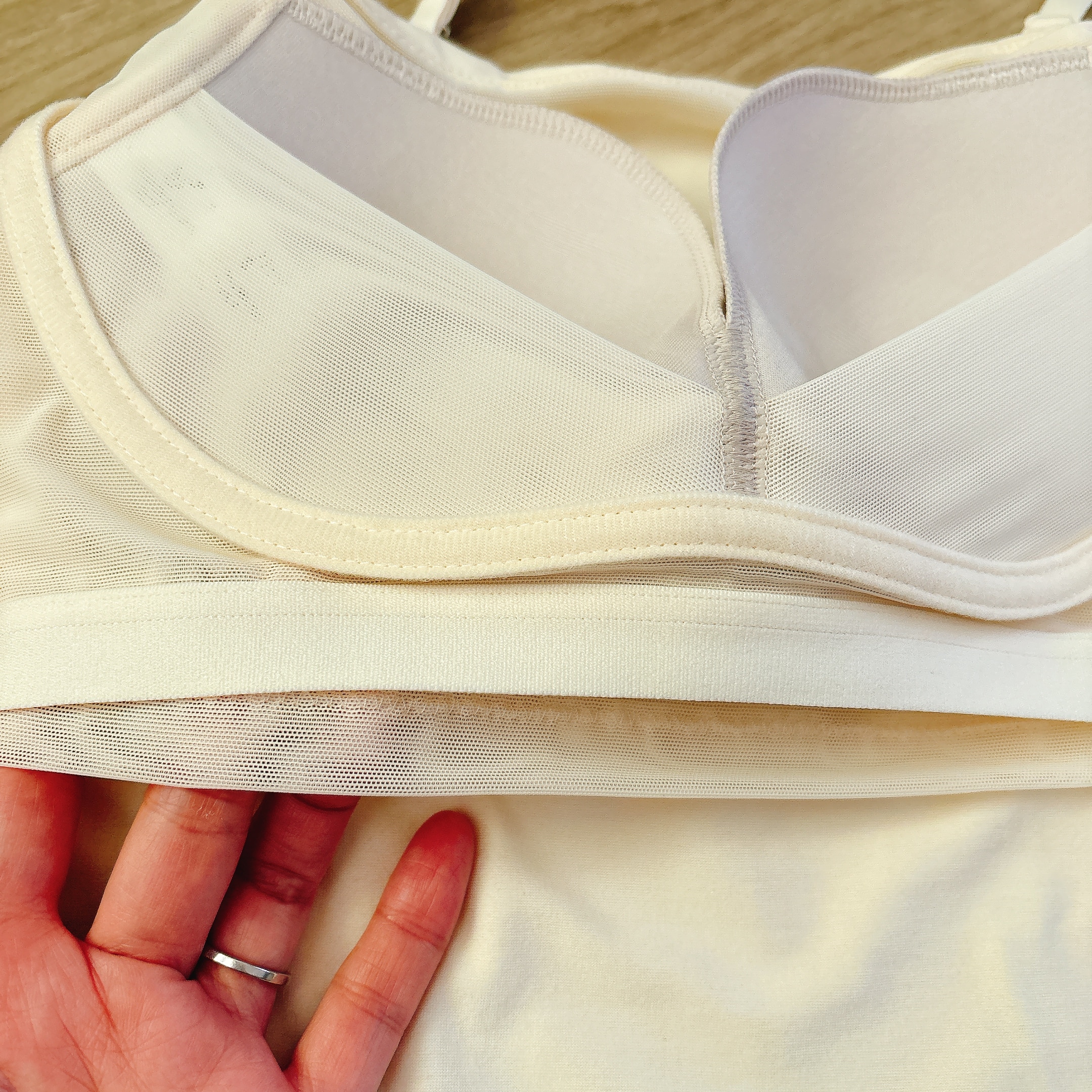 スタイリッシュ綿混ブラキャミ