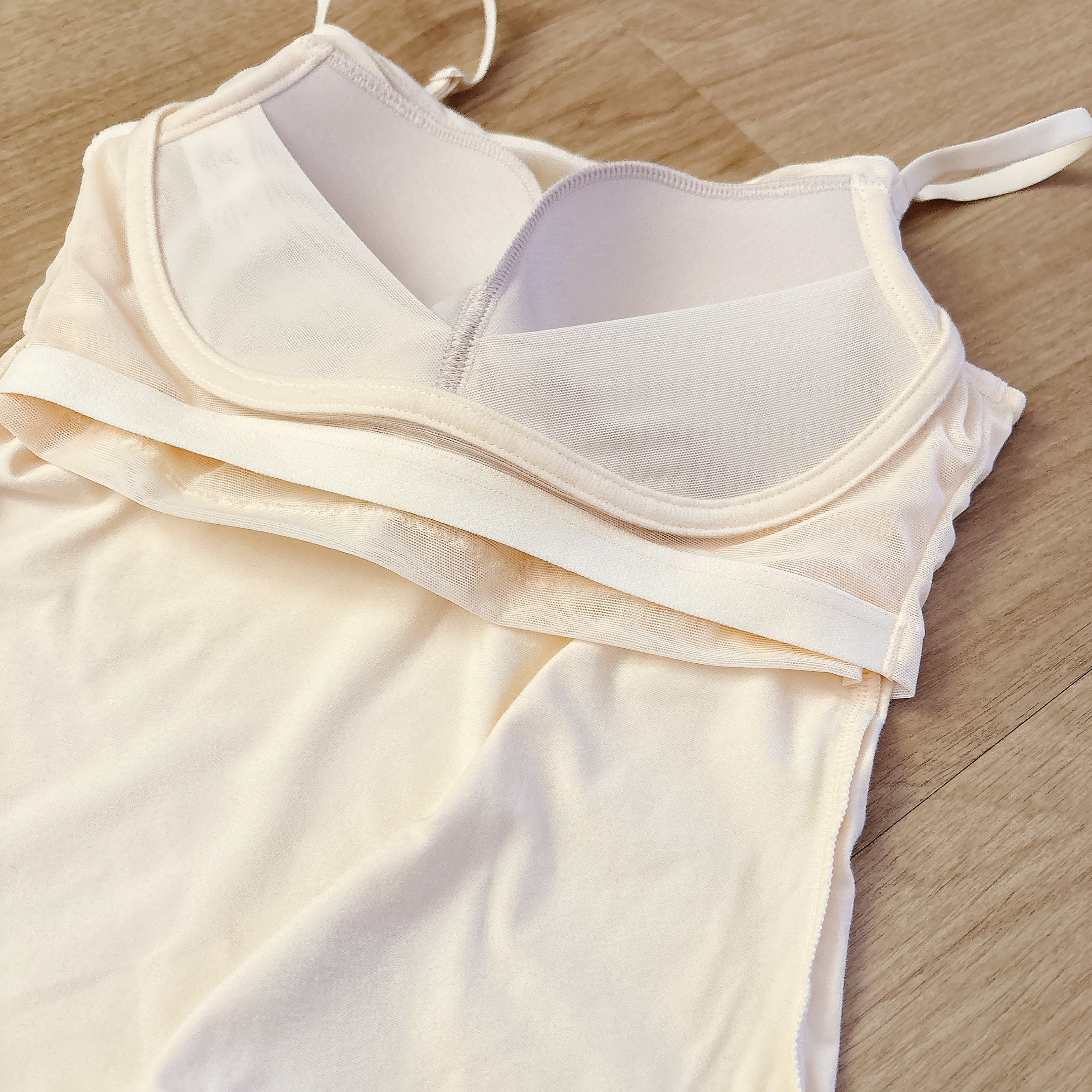 スタイリッシュ綿混ブラキャミ
