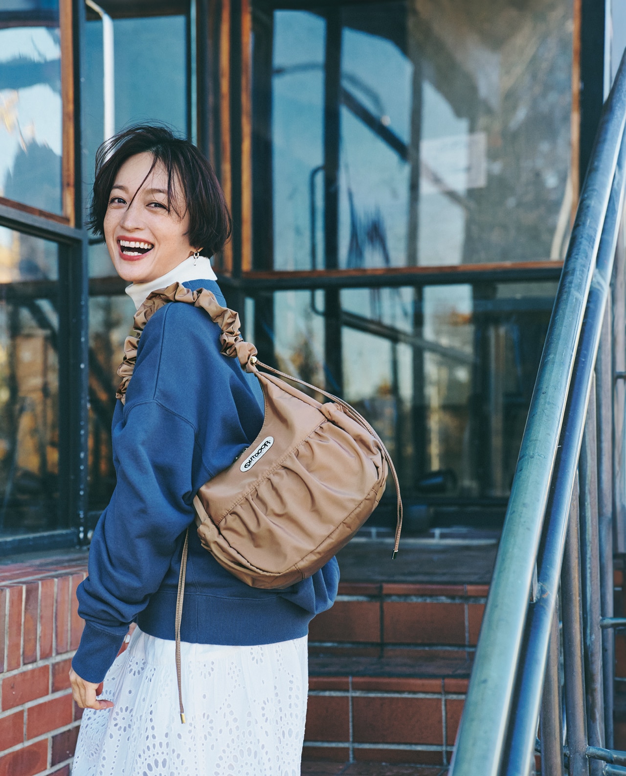 高山 都さんのLEE限定 OUTDOOR PRODUCTS（アウトドアプロダクツ）【LEE別注】LEE100人隊おでかけ部別注・可愛げ2wayギャザーショルダーのコーデ