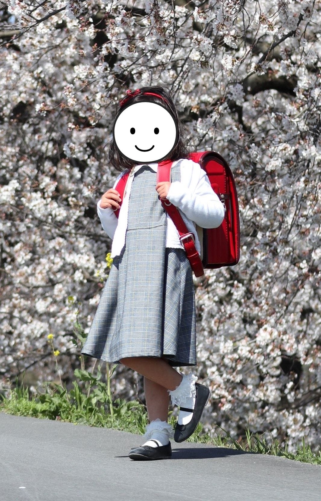 女の子の小学校入学式コーデ　「ビーミング バイ ビームス」のチェック柄ワンピース