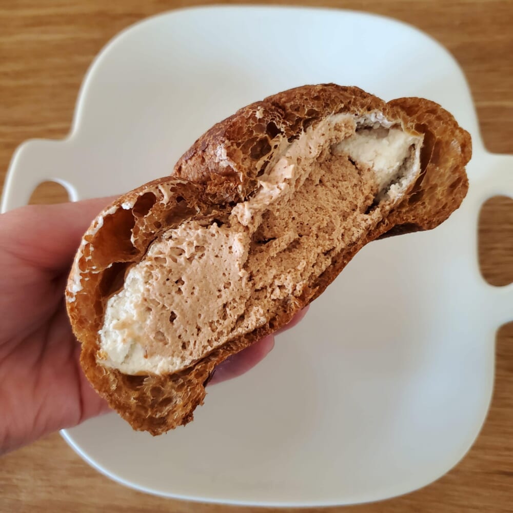 盛りすぎ！大きなチョコシューの実際の断面