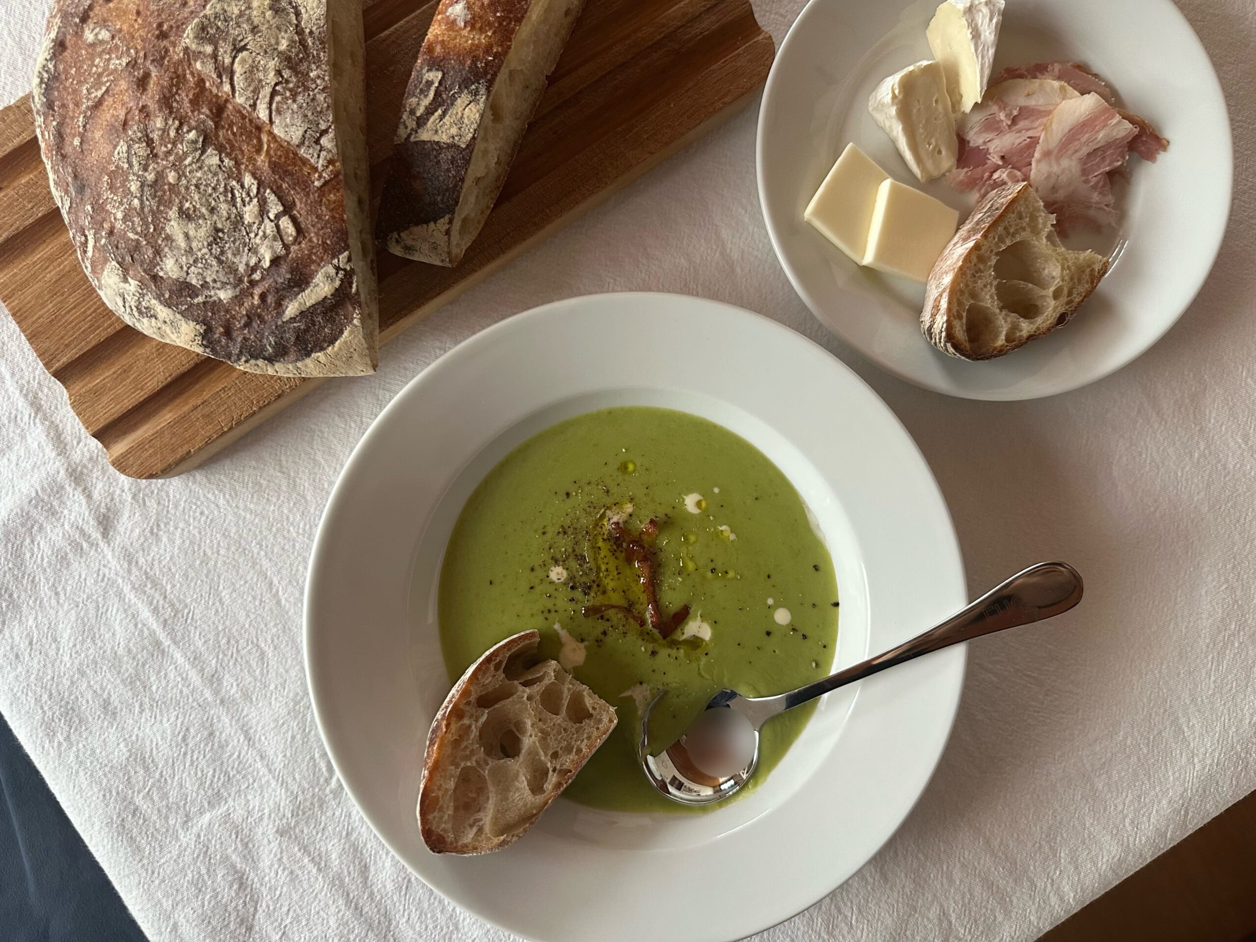 サワードウロデヴ ぐりーんピースのポタージュ パンのある暮らし