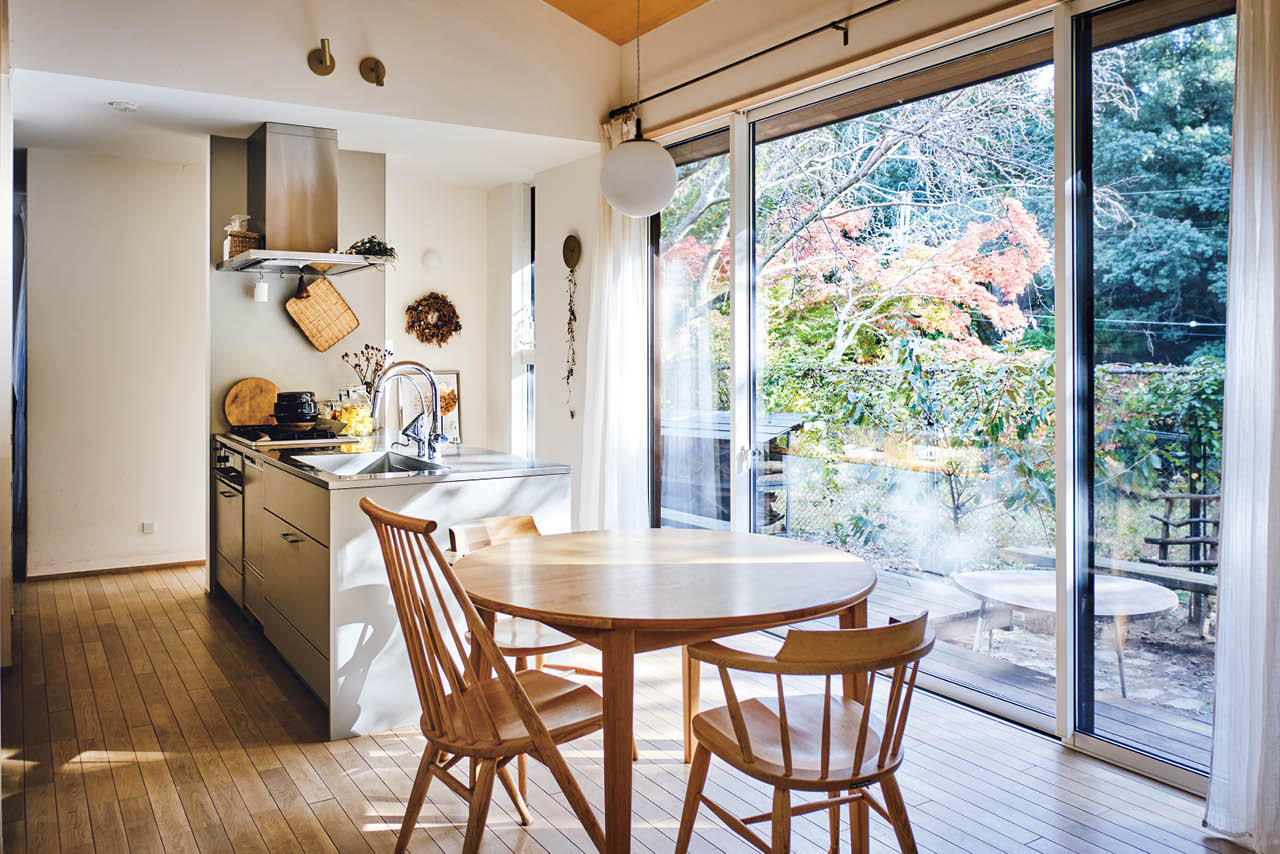 キッチンはウッドワンのスイージーを採用。