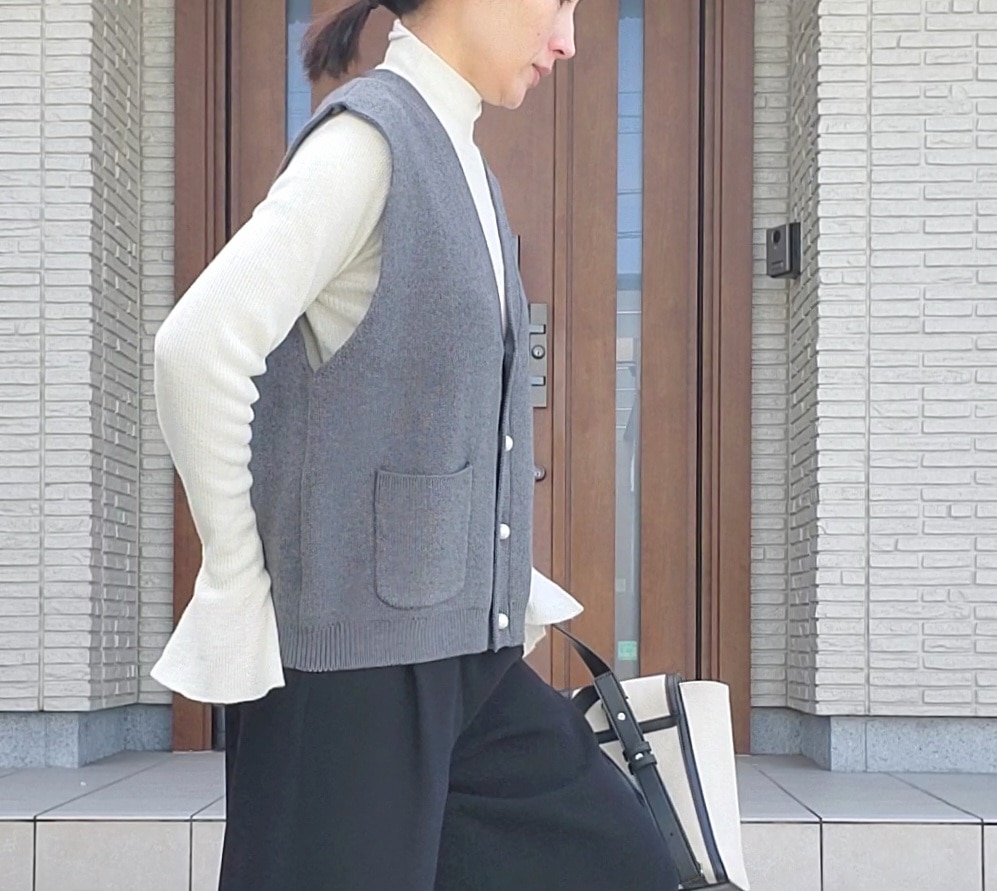 【横・着画】SLOBE IENA　パールニットベスト