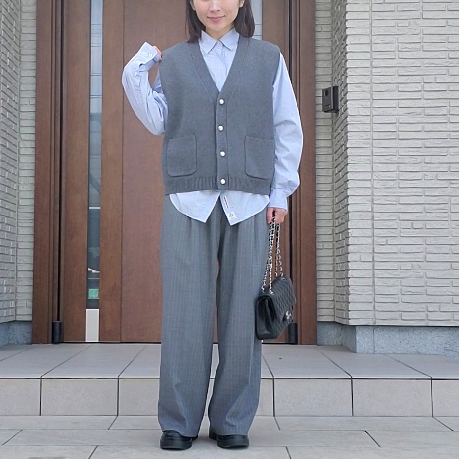 おじさんっぽくならないニットベストコーデ