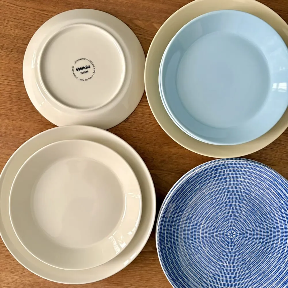 くろねこさん　イッタラ「ティーマ プレート」、アラビア「24hアベック プレート」