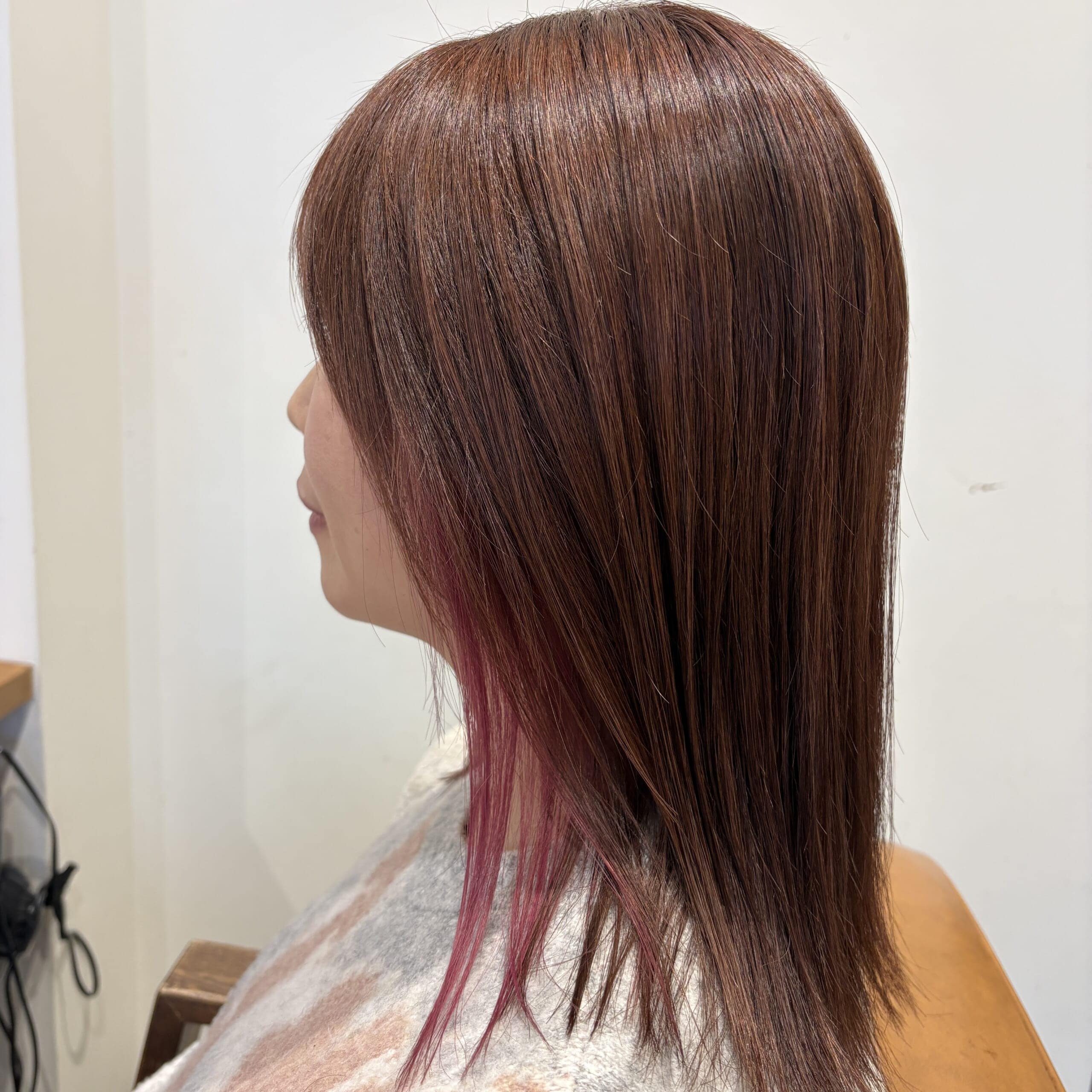 イヤリングカラー　インナーカラー　ピンクヘア　40代ヘア