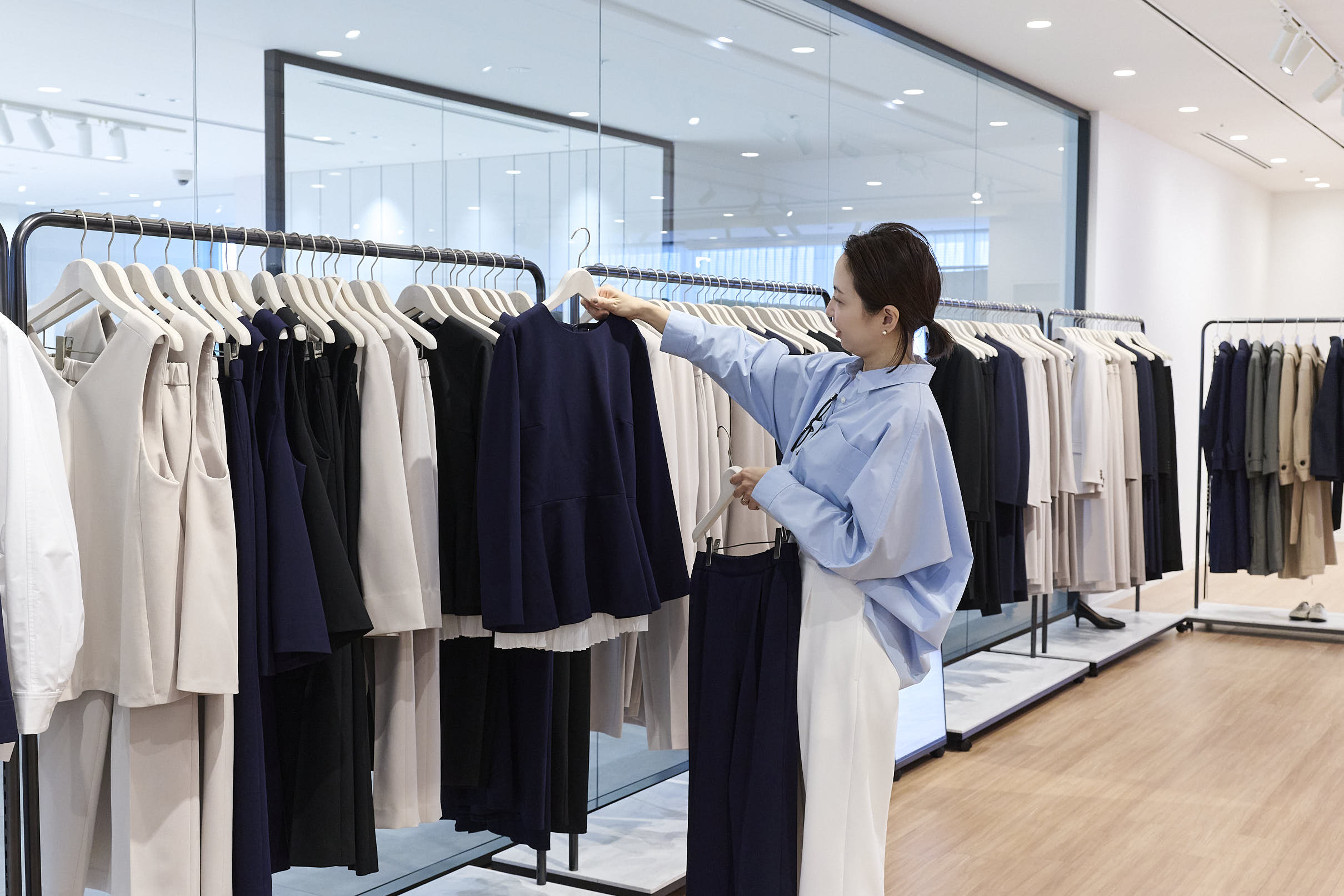 PLSTのセレモニー服を選んでいるところ