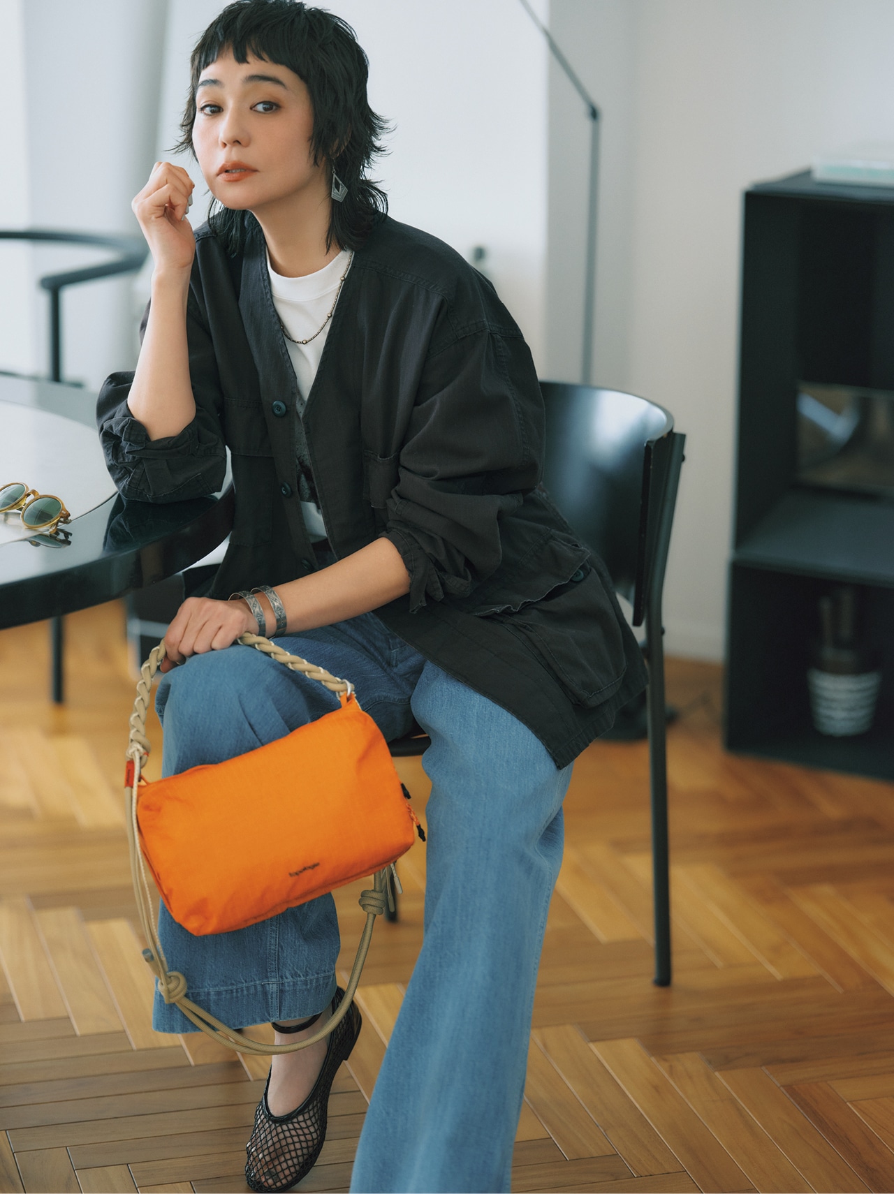 竹下玲奈さんのROTHCO（ロスコ）【洗える】ノーカラーミリタリージャケットとLEE限定 topologie（トポロジー）【LEEオリジナルセット】ボトルサコッシュラージ＋8.0mmO-Ropeのコーデ