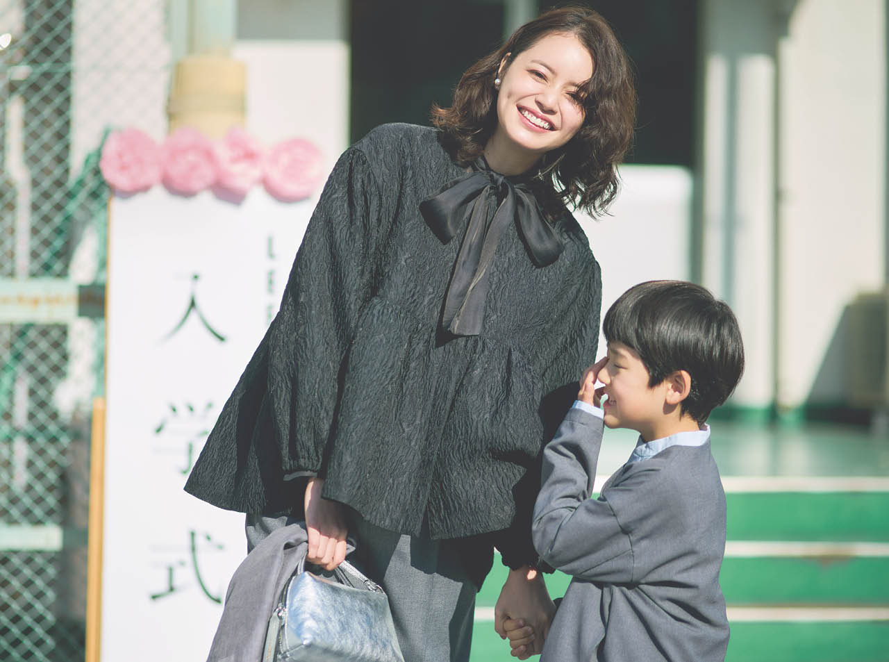 岸本セシルさんのstudio CLIPのショートコートコーデ