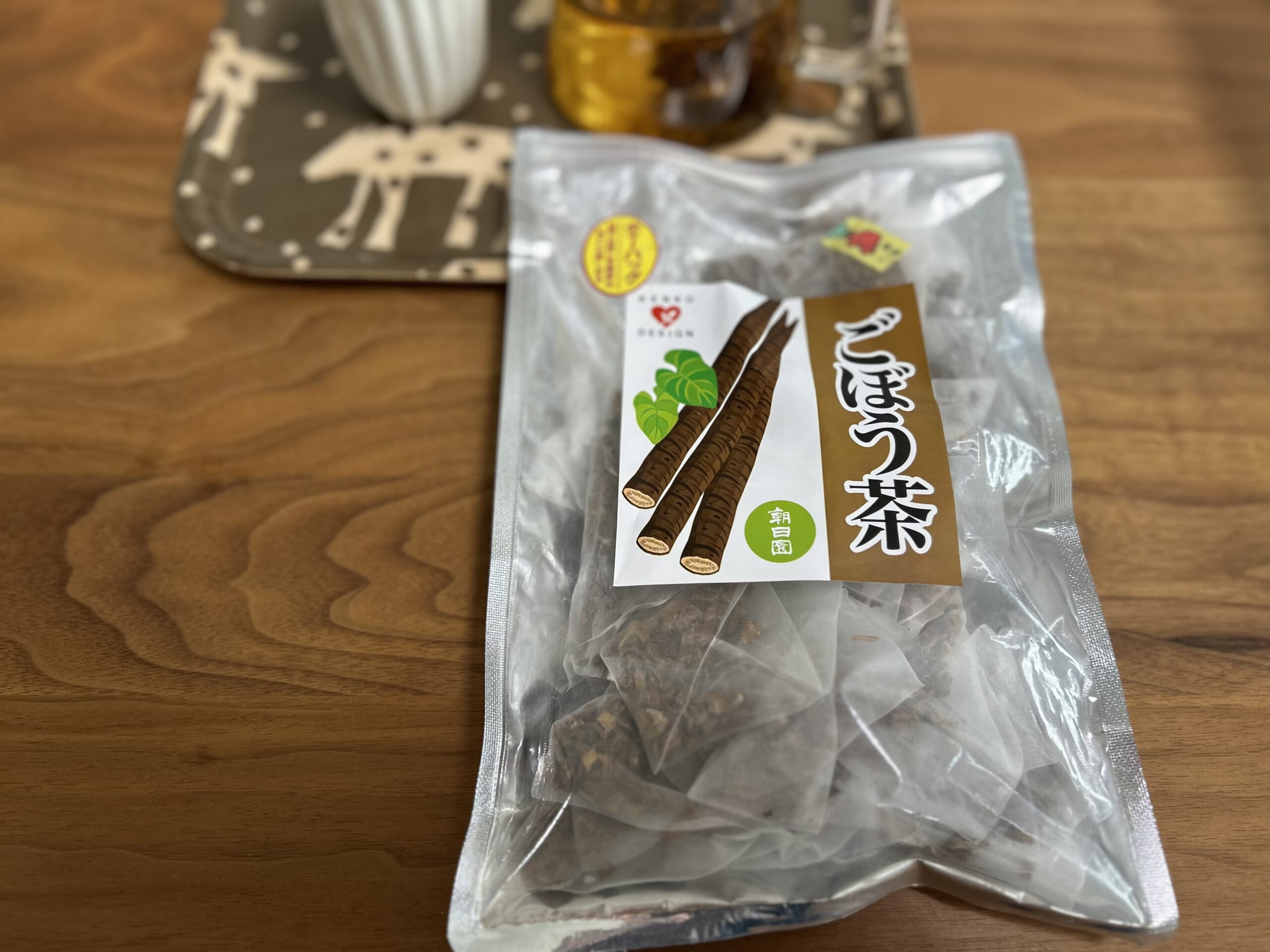 40代の悩み、浮腫みに効果があるごぼう茶を毎日飲んでいます。