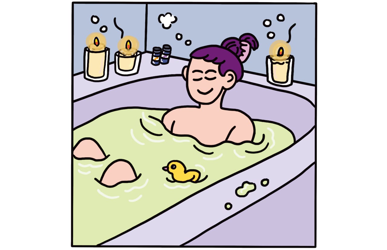 アロマキャンドルをたいて入浴を楽しむ