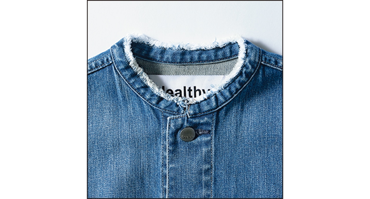 LEEマルシェ別注モデルを象徴するフリンジを施したクルーネックは、リモデル後も継続。