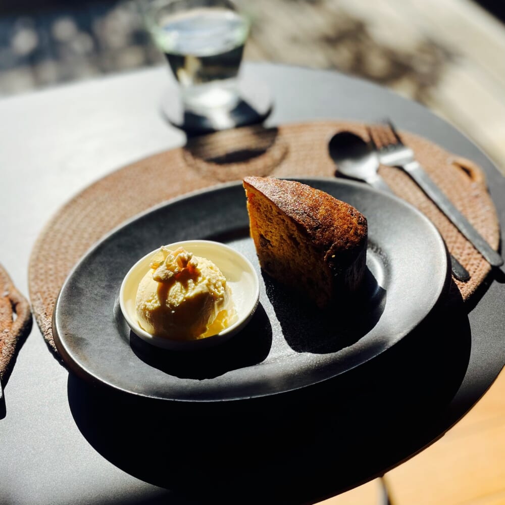 ジンジャーケーキ　アイスクリーム　アイスコーヒー 茶室 雨ト音
