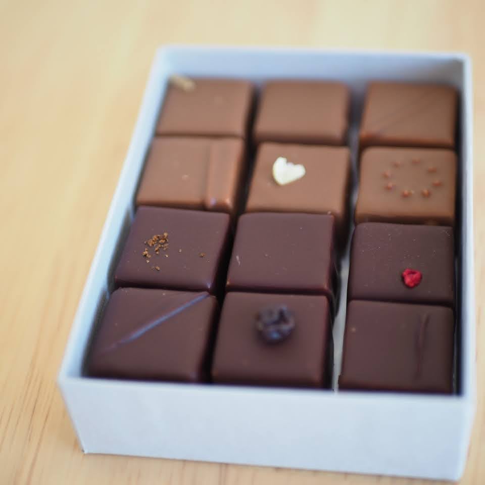 ボンボンショコラアソート斜めから