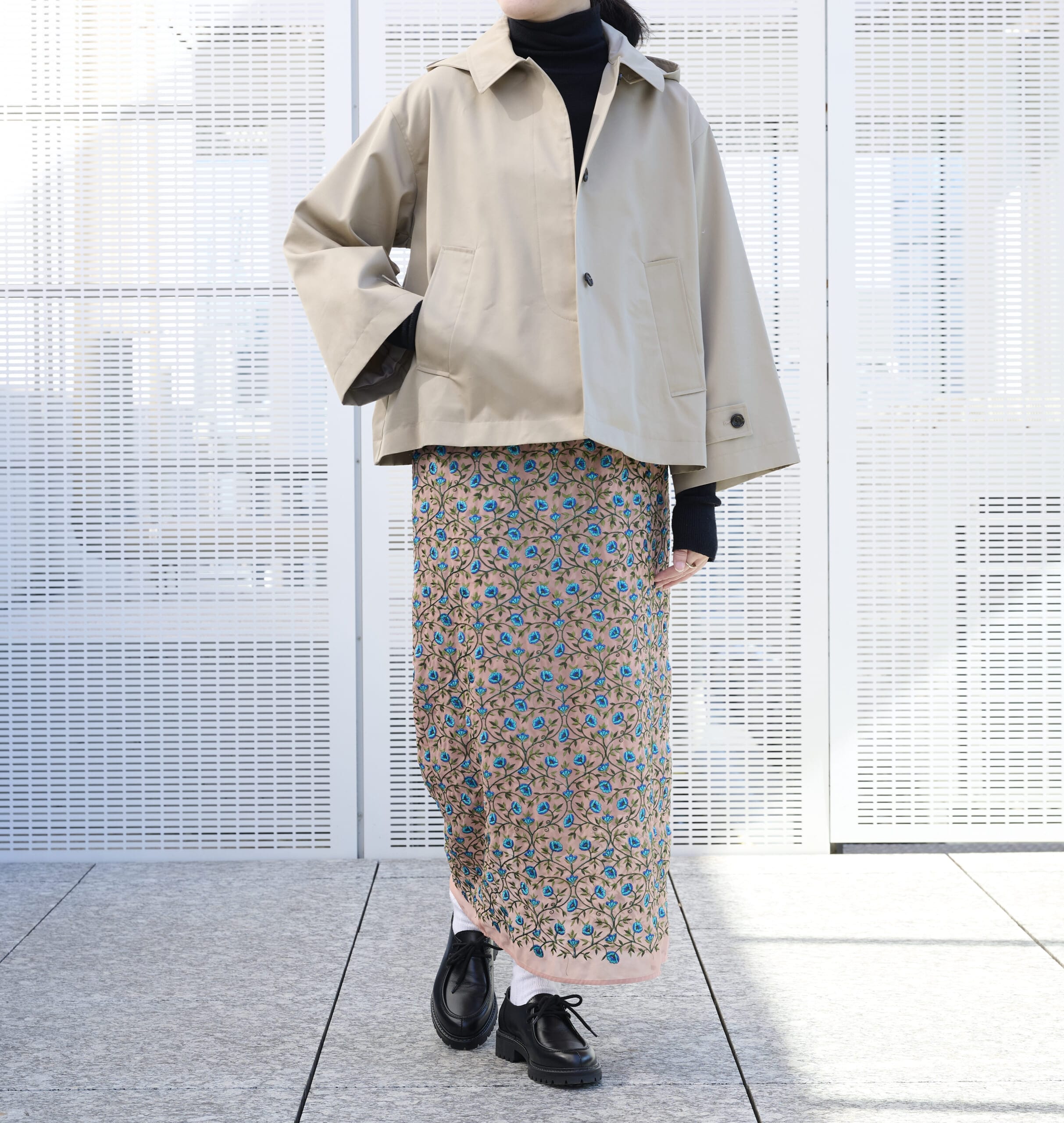 12closet 【洗える】【撥水】ステンカラーフーディーコートをピンクのスカートと合わせてお試し