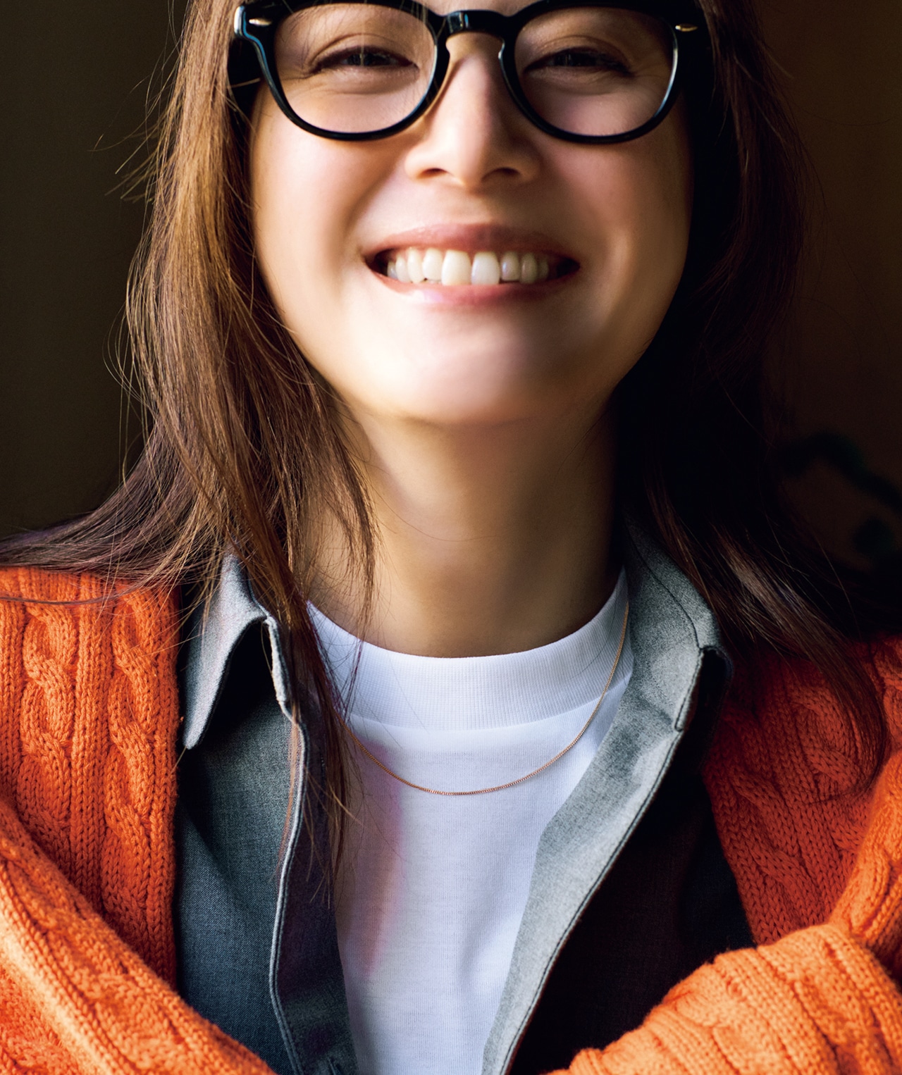 ジュエリーツツミのネックレス「024」を着用した佐藤ありささん