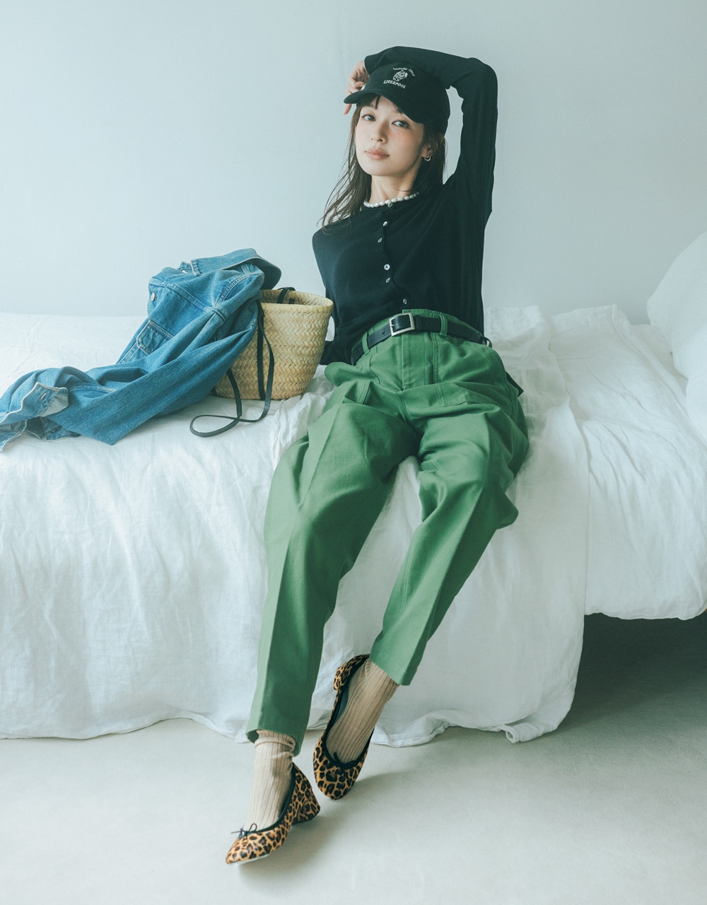 ベイカーパンツコーデ×レオパード柄のバレエシューズ 森 絵梨佳さん