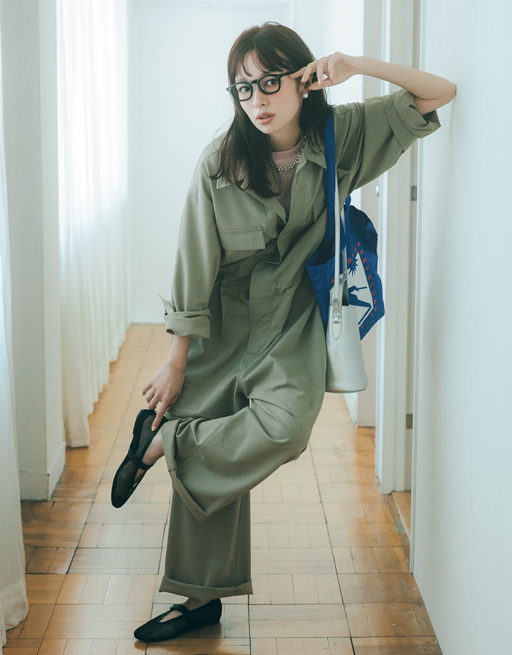 オールインワン×メッシュ素材のバレエシューズコーデ 森 絵梨佳さん