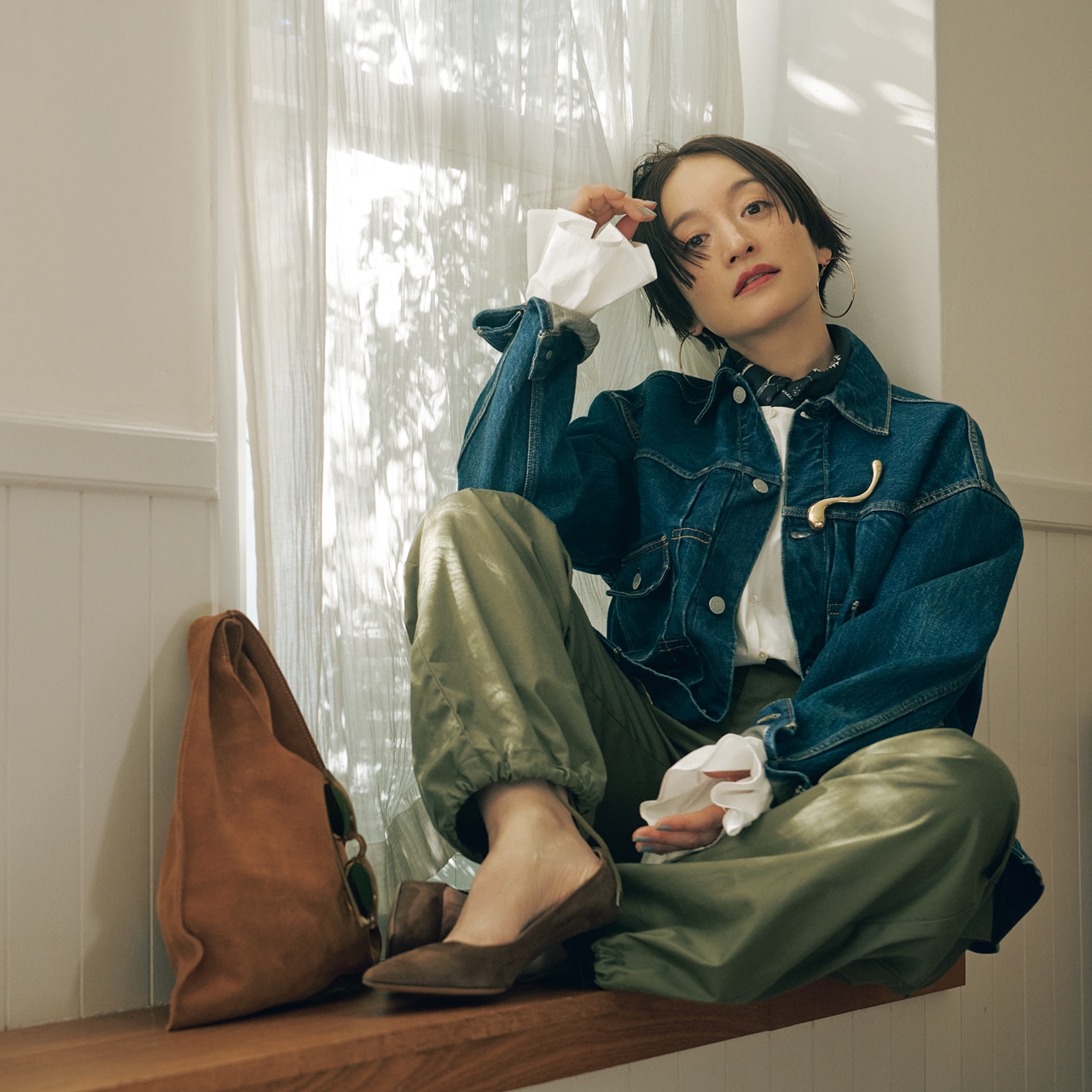 Gジャン×フレア袖シャツコーデ 高山都さん