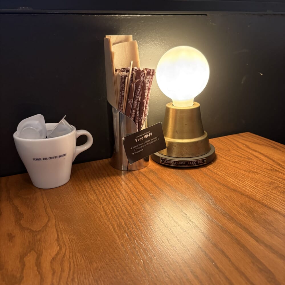 SCHOOL BUS COFFEE BAKERS　人気ベーカリーカフェ